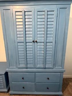 TWO TWIN BEDROON SET