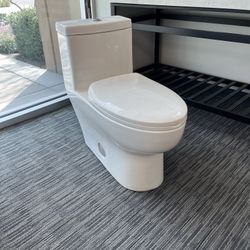 One Piece Toilet. Brand New 