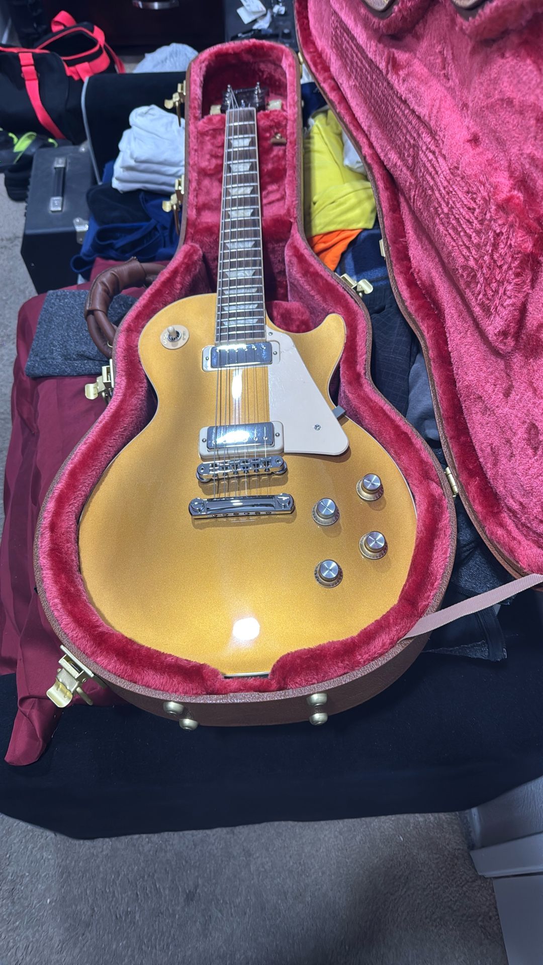 Gibson Deluxe Guitar