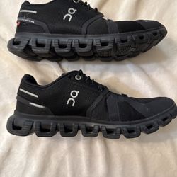 On Women’s Shoes Size 7 