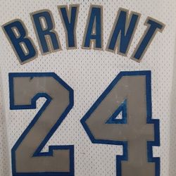 Very rare Kobe Bryant #24 Los Angeles Lakers Adidas Jersey White/Blue/Gold
Size XXL
