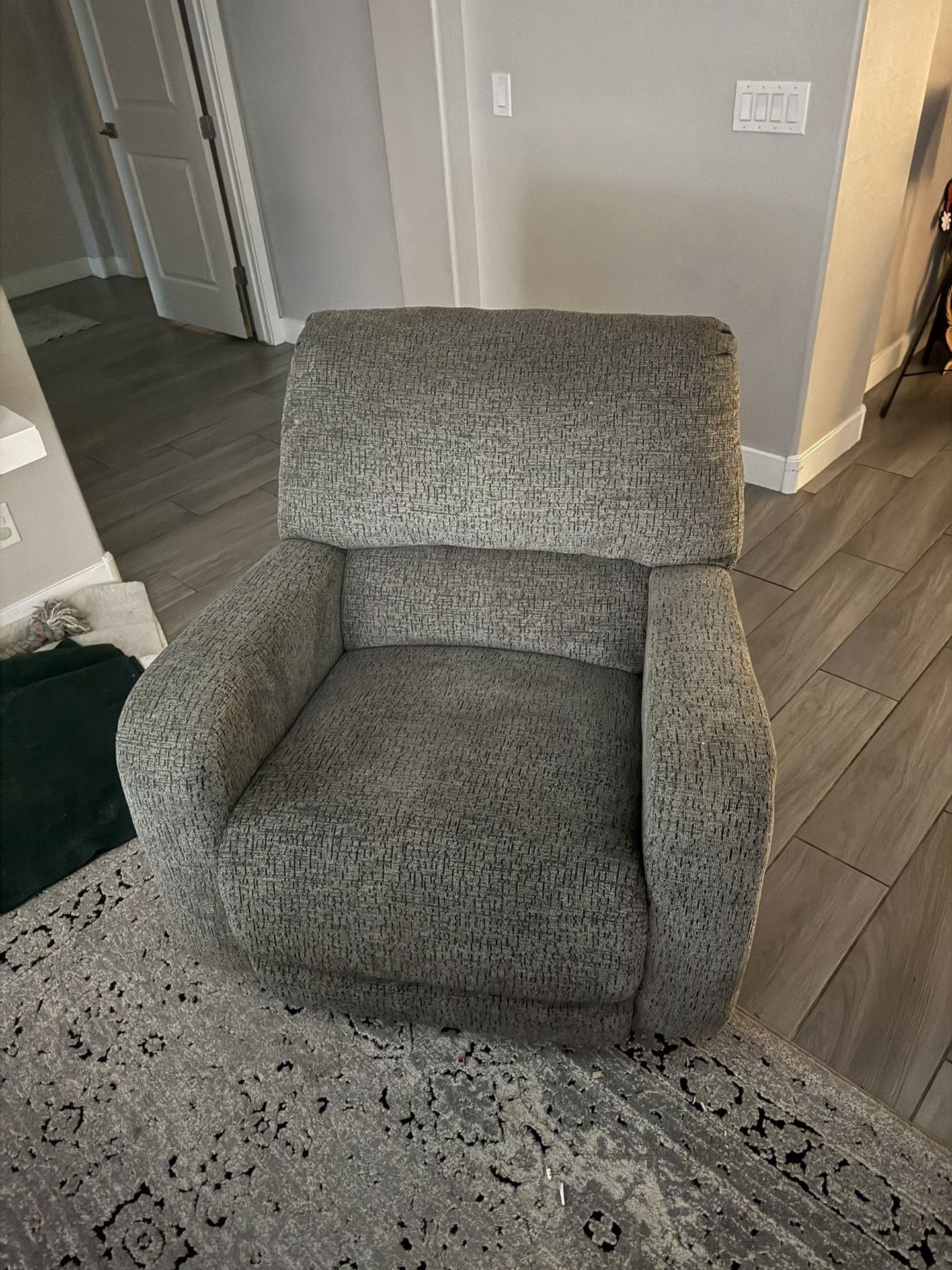 Recliner/rocking Chair! 