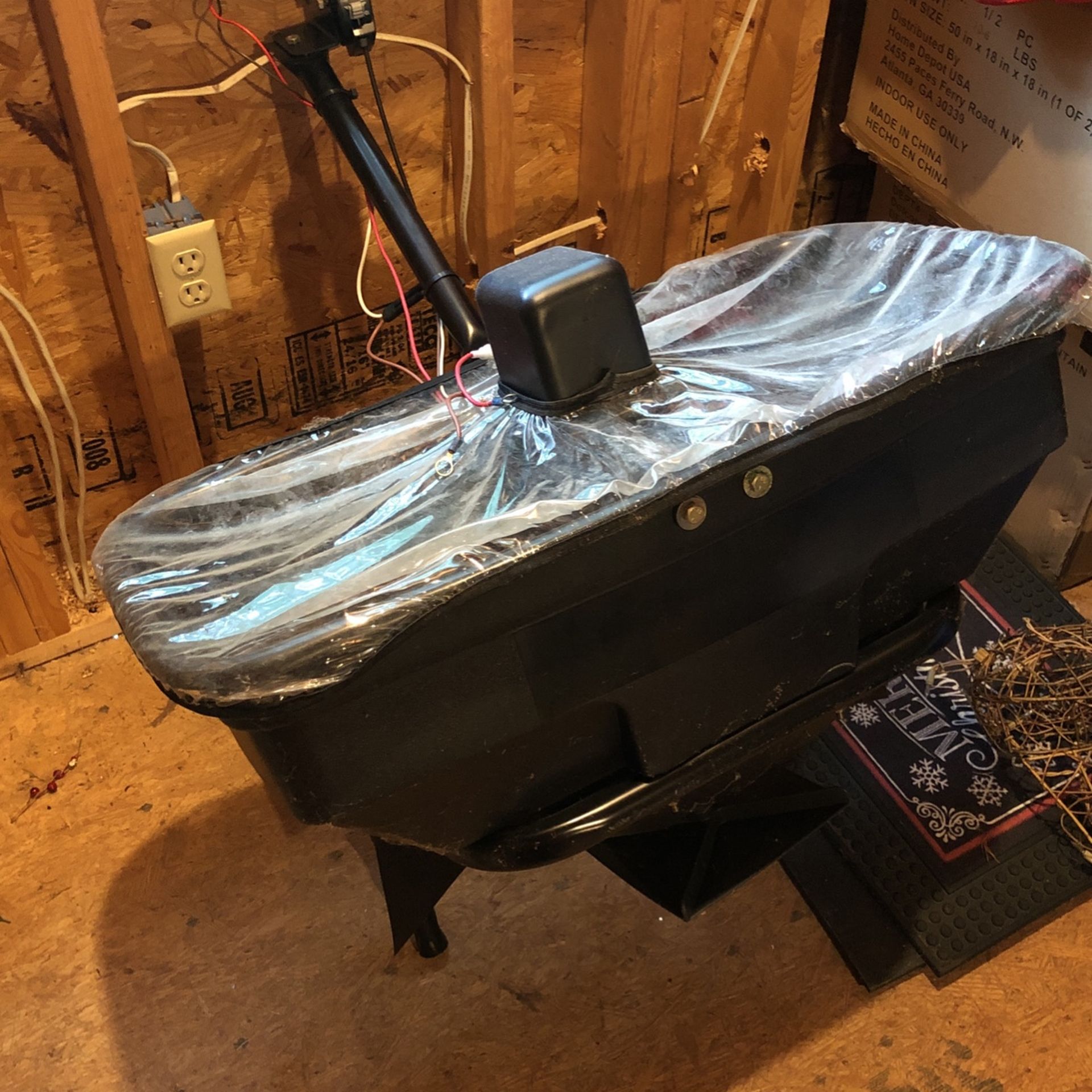 ARGI-FAB ELECTRIC SPREADER WITH MOUNTING BUMPER