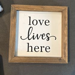 Love Lives Here Wall Decor