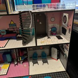 LOL Dollhouse And Blue Glamper 