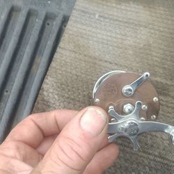 FISHING REEL 
