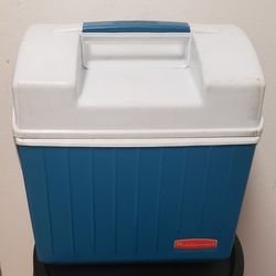 Rubbermaid plastic cooler, beach cooler, Size 10x10