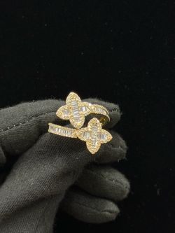 1.16 Carat Natural Diamonds set in solid 10K gold with a unique clover inspired wrap design 🦋✨