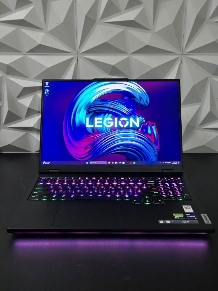RTX 4080 / i9 14900HX Lenovo Legion Gaming Laptop