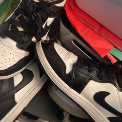 BLACK AND WHITE PANDA DUNKS
