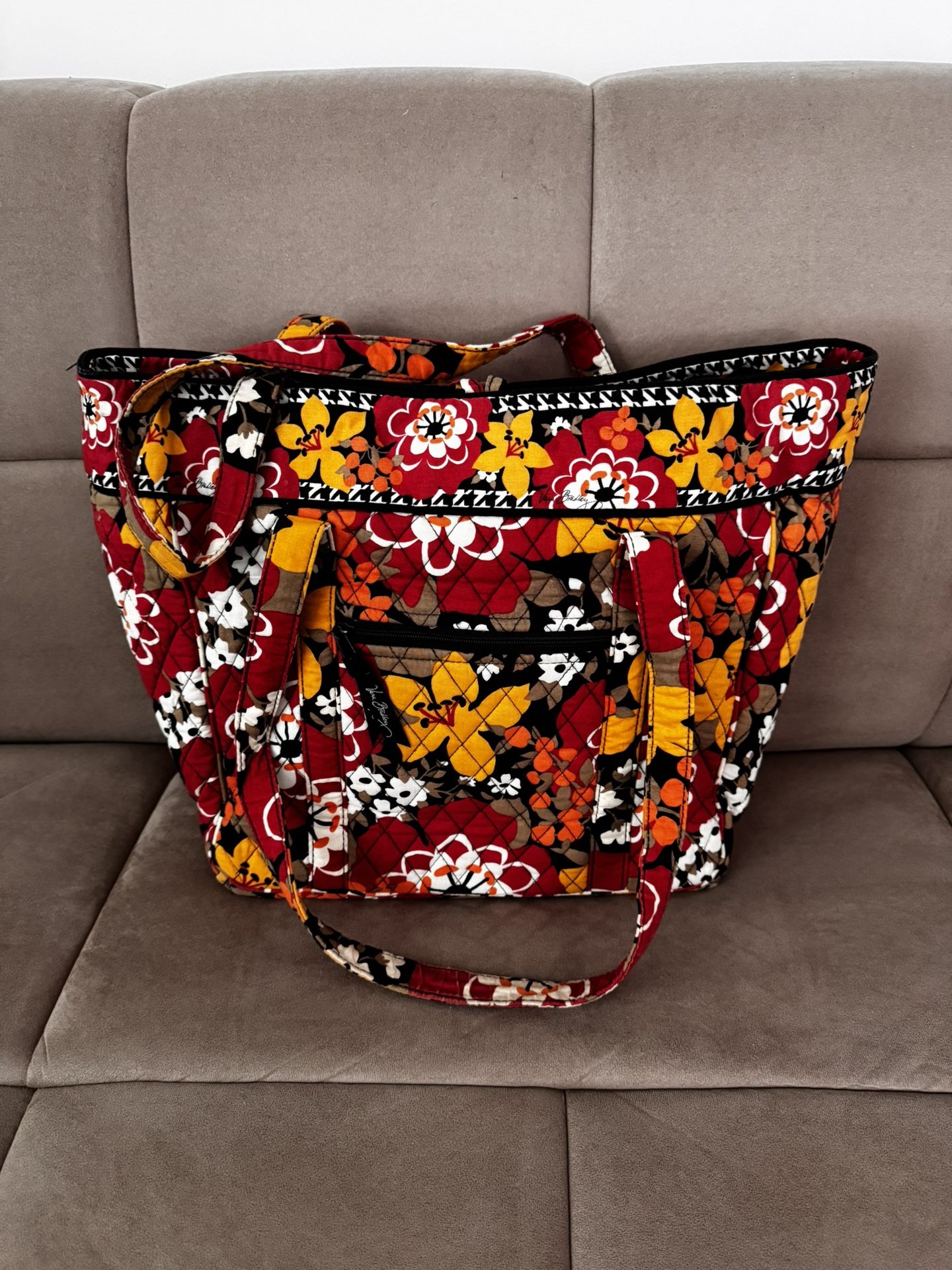 LOOK AT ME HOW PRETTY AND ELEGANT I AM (good brand)