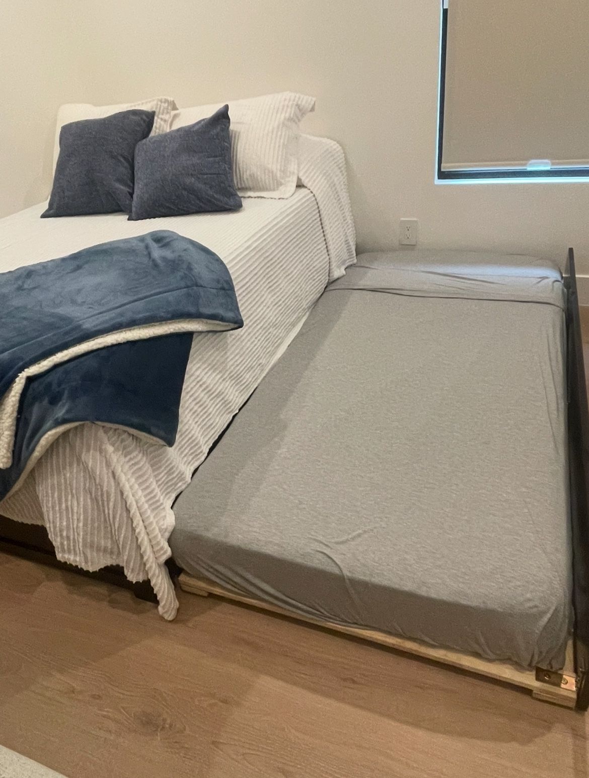 Full size platform Bed And Twin Trundle