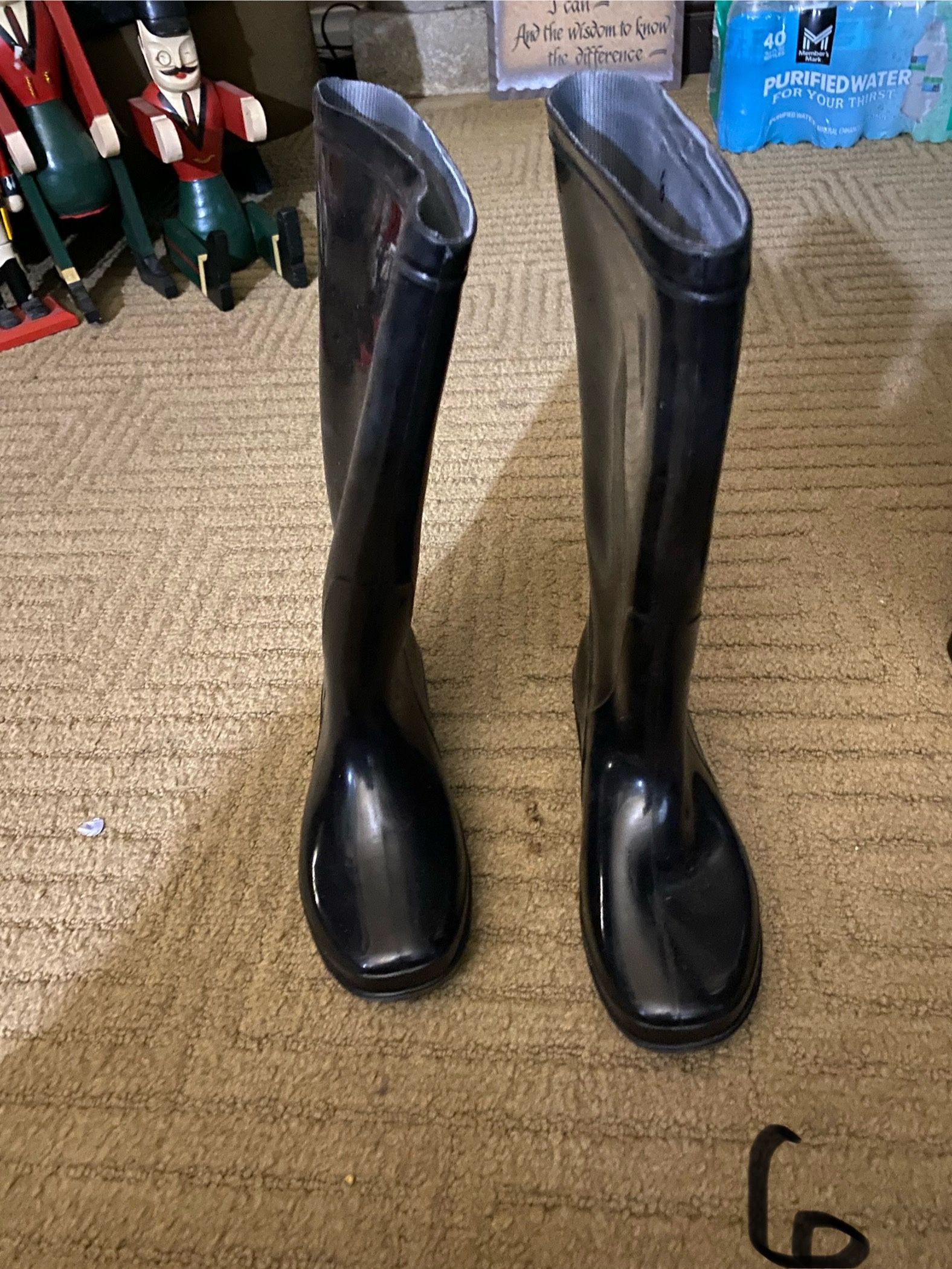 New Woman’s Size 6 Rain Boots