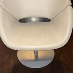 Crescent Round Swivel Chair