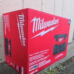 MILWAUKEE M18 2 GALLON WET/DRY
VACUUM NEW