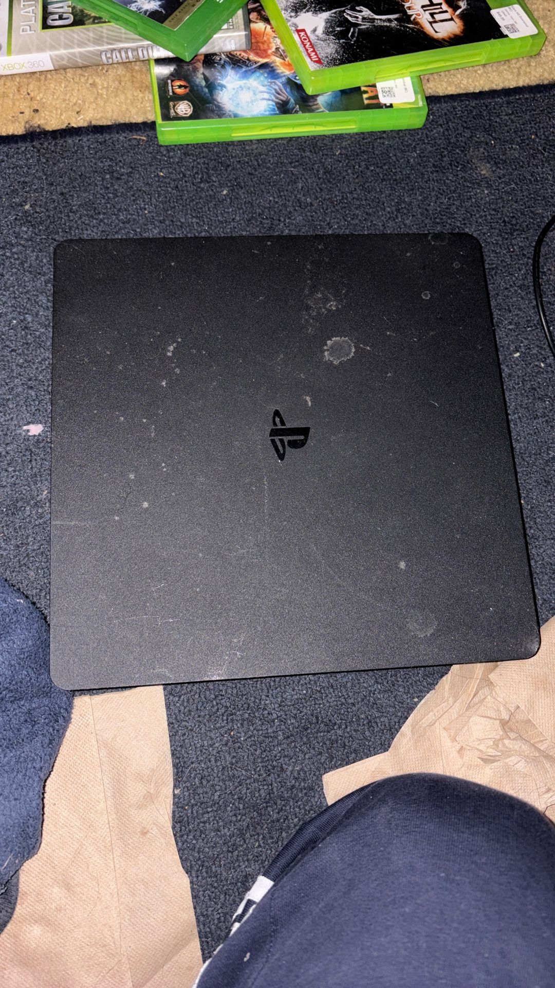 Playstation 4 (Used all Cords + Controller