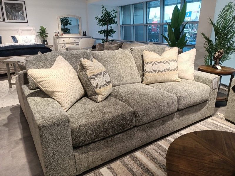 In Stock 🫵Dunmor Living Room Set In Graphite
Ashley Furniture$10 Down Payment Financing And Delivery