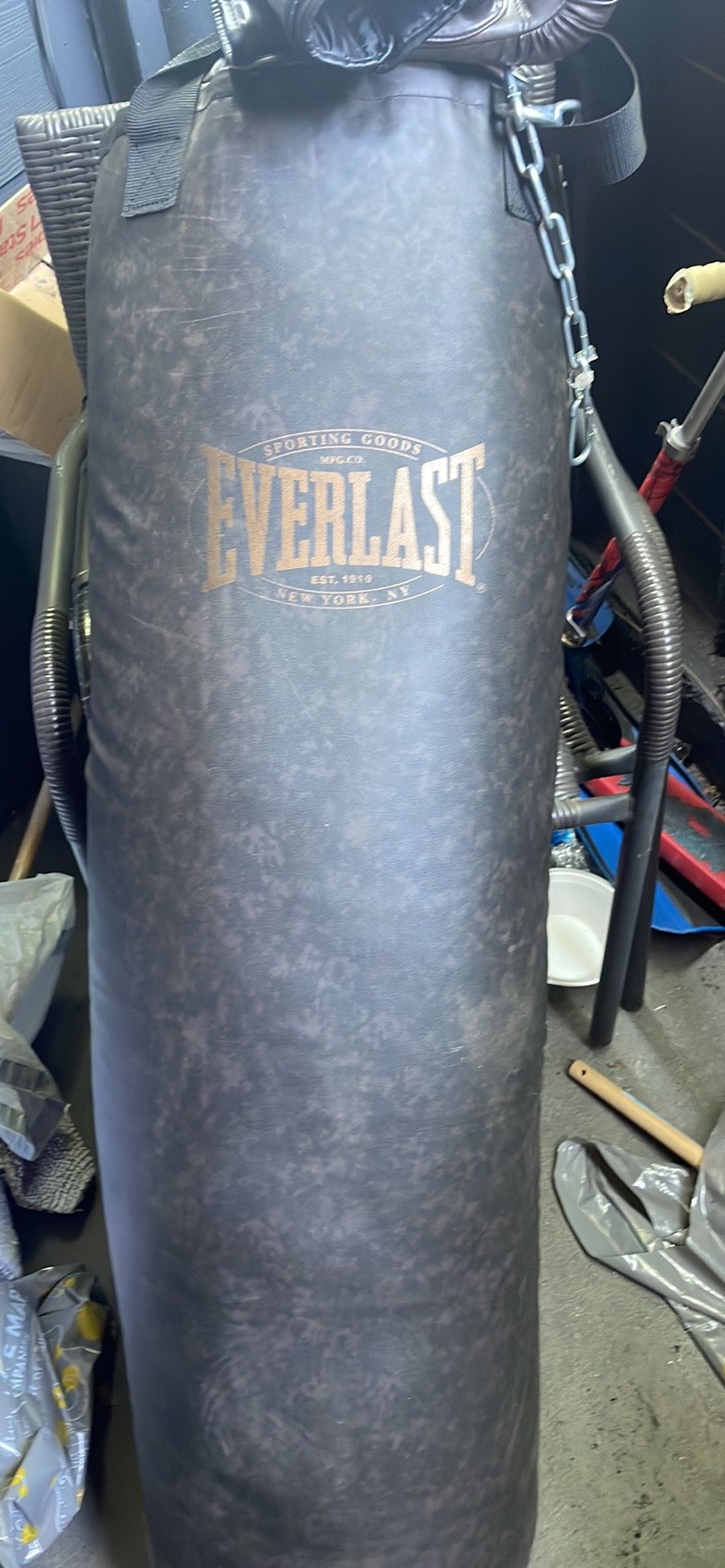 Everlast Punching Bag for Sale in Modesto, CA OfferUp
