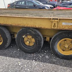 37 FEET TRIPLE AXLE TRAILER 