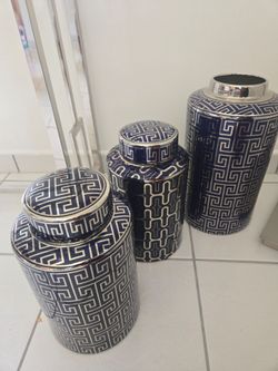 Juego de jarrones