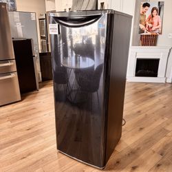 Brand-New Danby 11.0 cu. ft. Contemporary Classic Apartment Size Fridge in Black