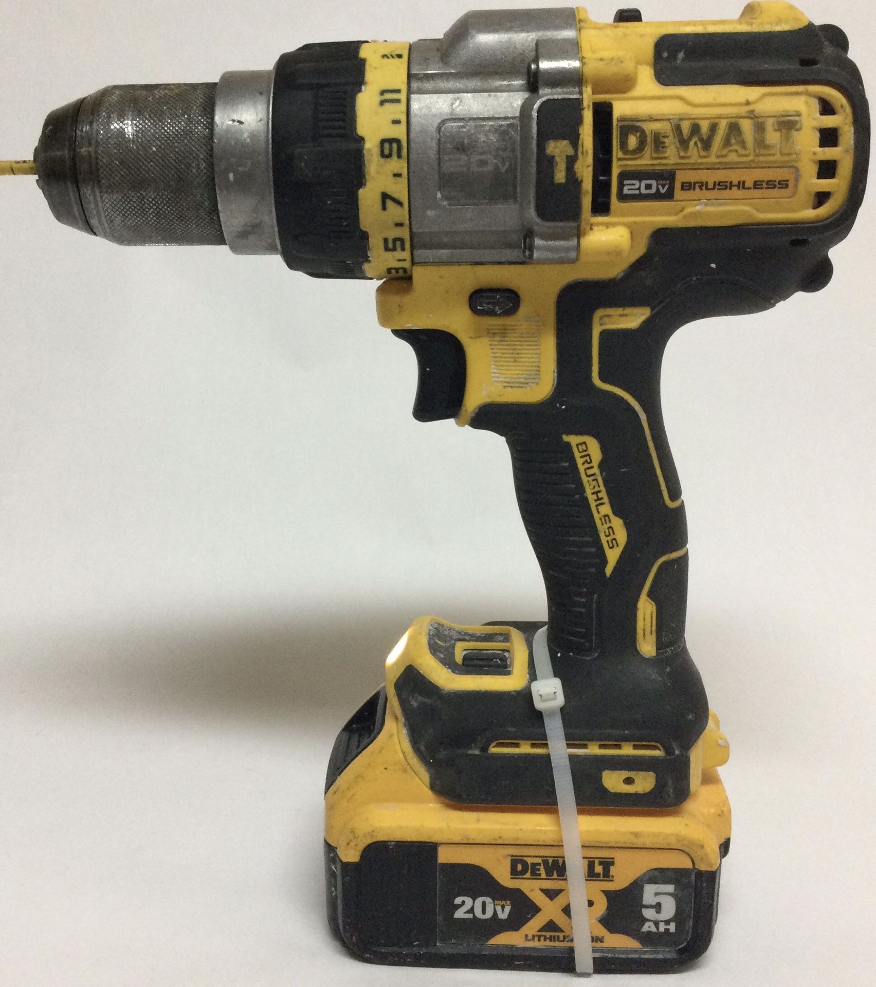 Dewalt 1/2” Hammer Drill / Drill Driver Includes 20v Max 5Ah Battery (Drill Shows Signs Of Wear)