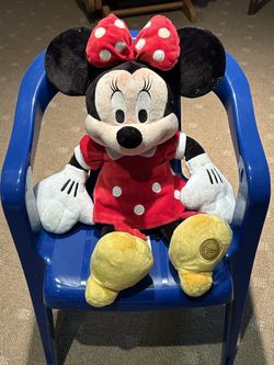 Minnie Mouse With Chair 