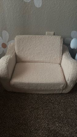 Like new child’s fold out chair