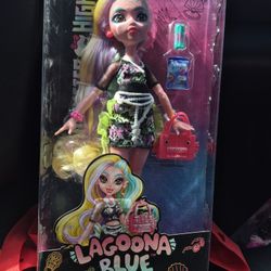 Monster High Doll Lagoona Blue Day Out 