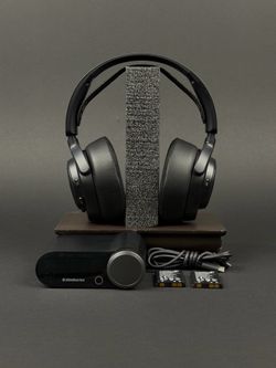 SteelSeries Arctis Nova Pro Wireless Gaming Headset