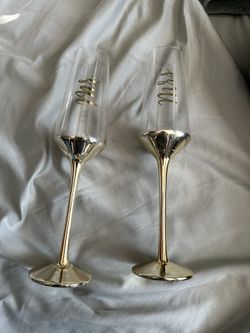 mr & mrs toasting glasses