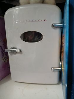 Mini Fridge Holds 6 Cans