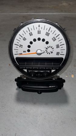 2014 Mini Countryman OEM Speedometer and head unit