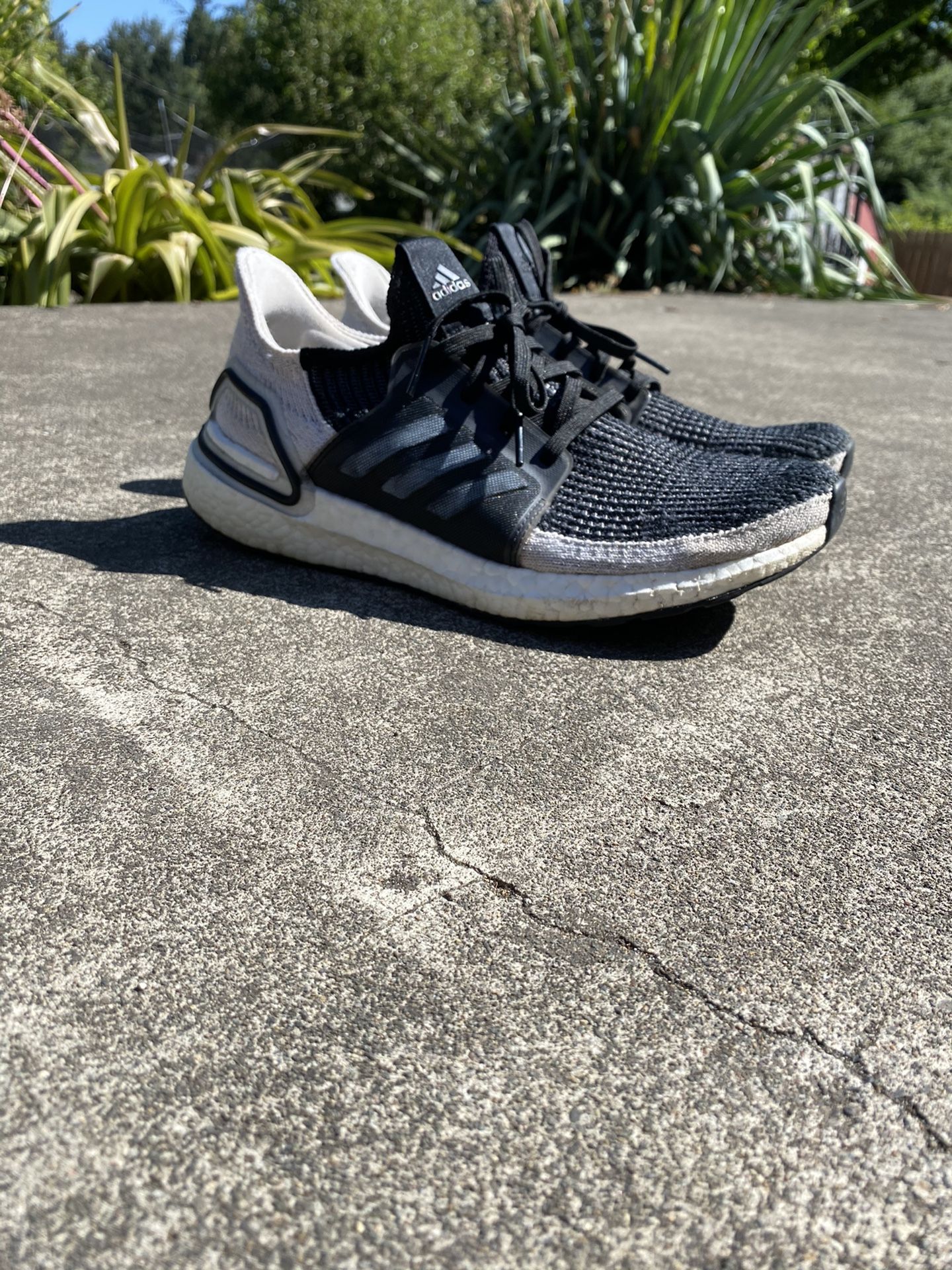 Adidas Ultra Boost 19 'OREO' Mens Size 9.5 Ultraboost 19 [ B37704 ]