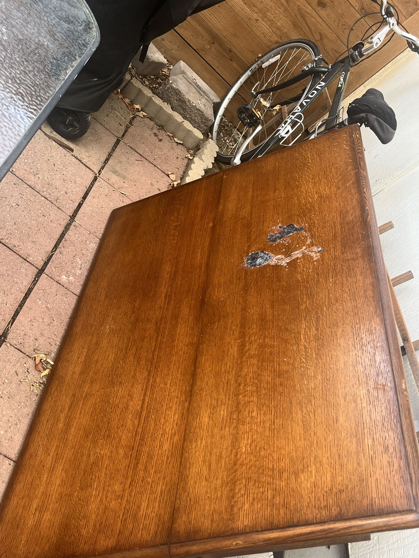 FREE TABLE / HAS LEAF EXTENDER INSIDE