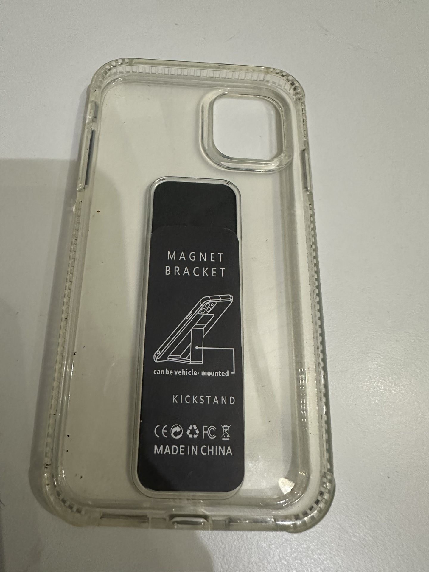 IPHONE 14 CLEAR CASE FOR 15$ W Stand - No Low Ball