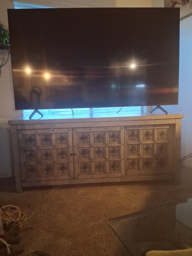 55 Inch SAMSUNG. & WHITE WASH WOOD TV STAND