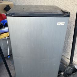 Magic Chef Refrigerator Small Fridge