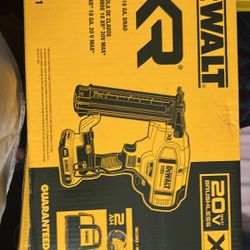 20V MAX XR Lithium-Ion Cordless 18-Gauge Narrow Crown Stapler Kit with 2.0Ah Battery, Charger and Contractor Bag