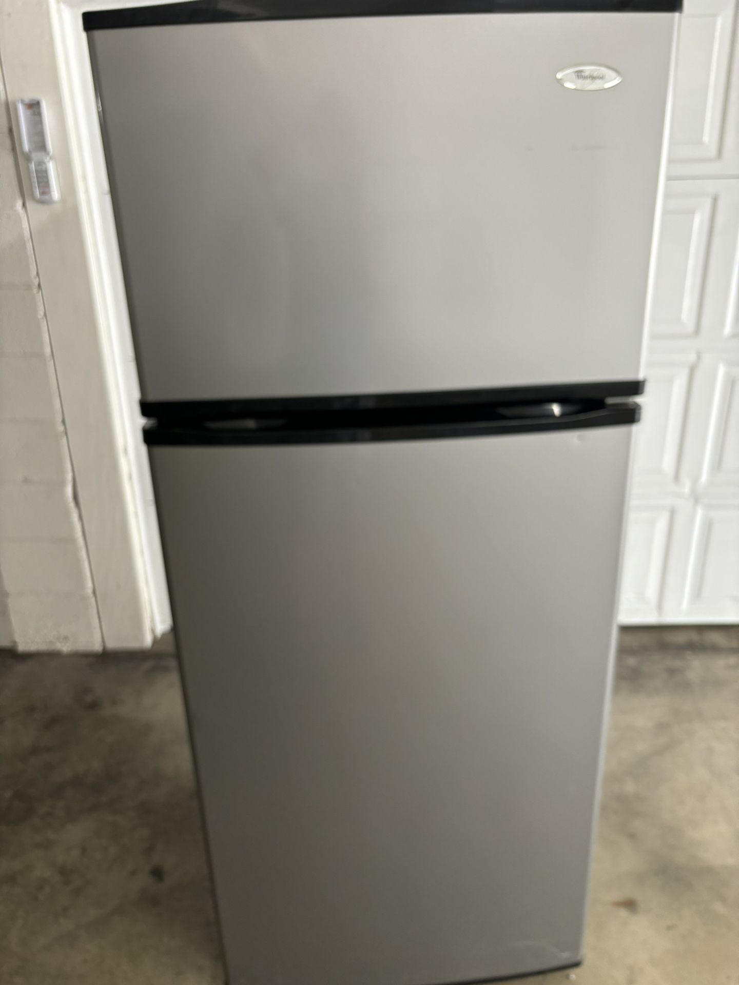 18 Cu Ft Whirlpool Refrigerator