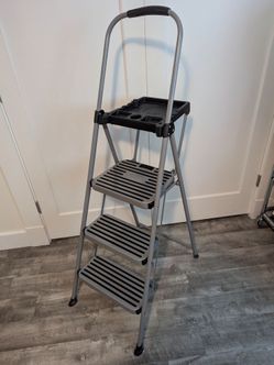 Step Stool: Cosco 3 Steps with Tray, 28.74" Tall - EXCELLENT CONDITION