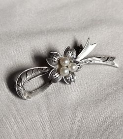 MIKIMOTO Brooch Pin Vintage 