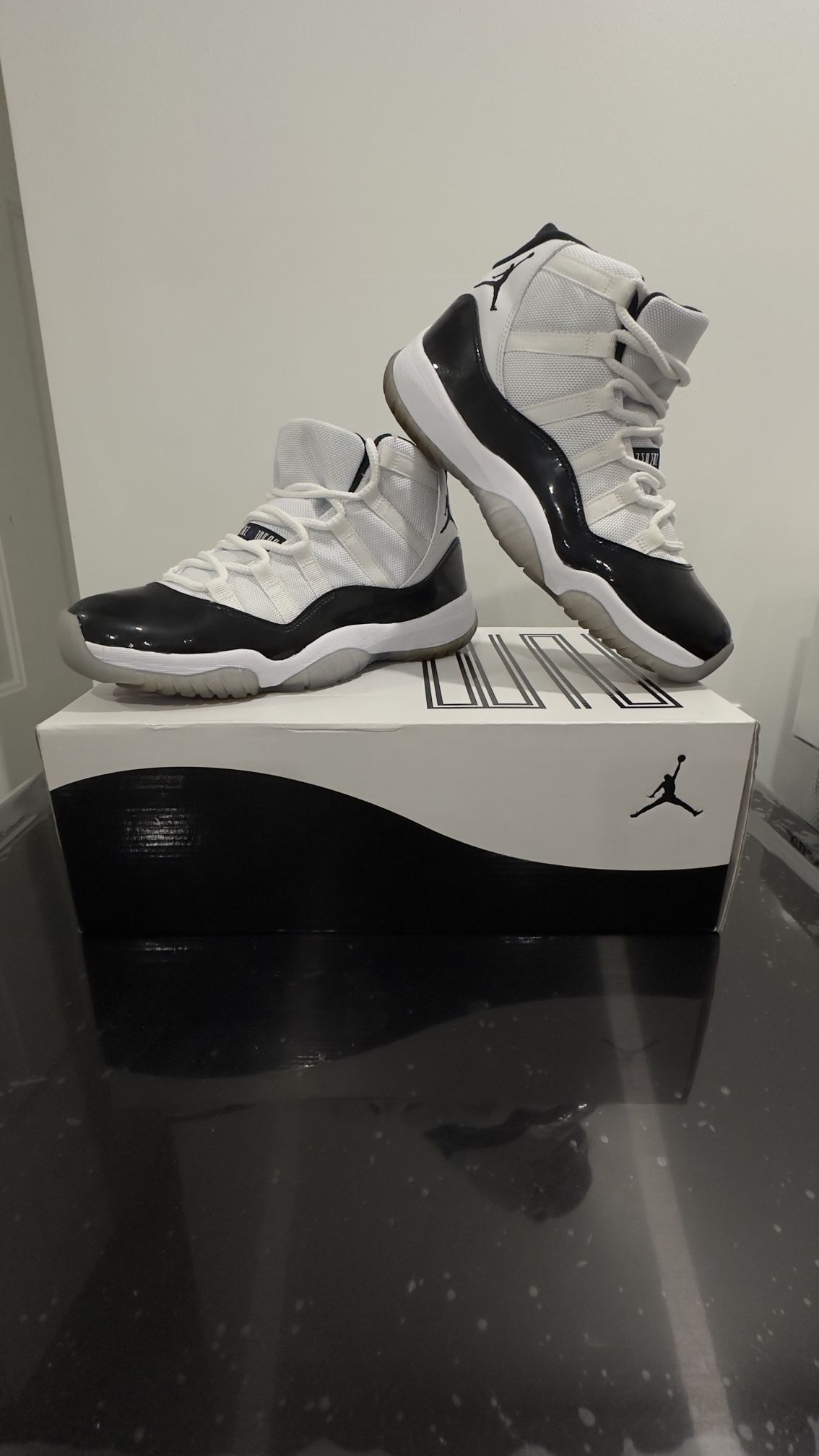 AIR JORDAN 11 RETRO