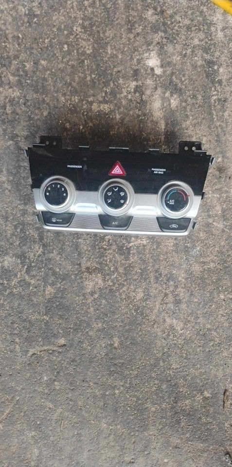 2018 Hyundai Elantra AC control panel