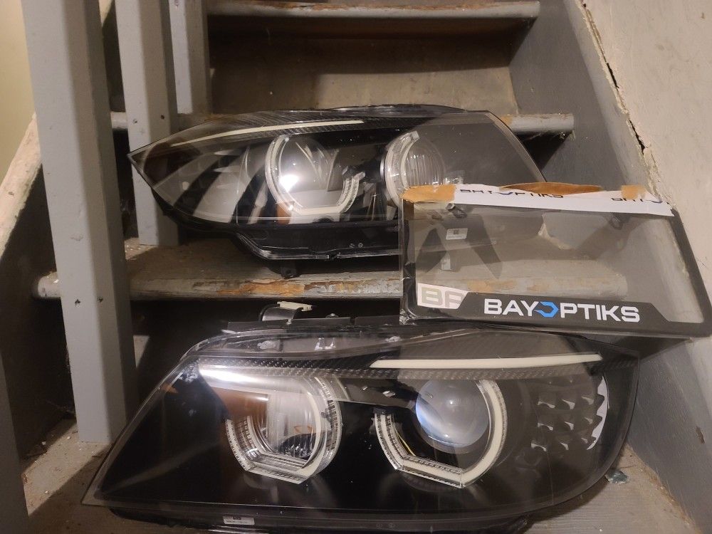 E90 BMW HEADLIGHT