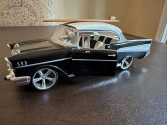 1957 Chevy Bel Air With Surfboard Toy Car Scale 1:24 