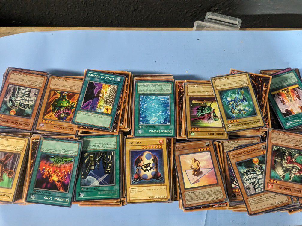 Yu-Gi-Oh Lot 1000 Cards Roughly