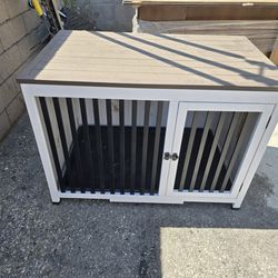USED Wooden Dog Kennel that Fold Folding 