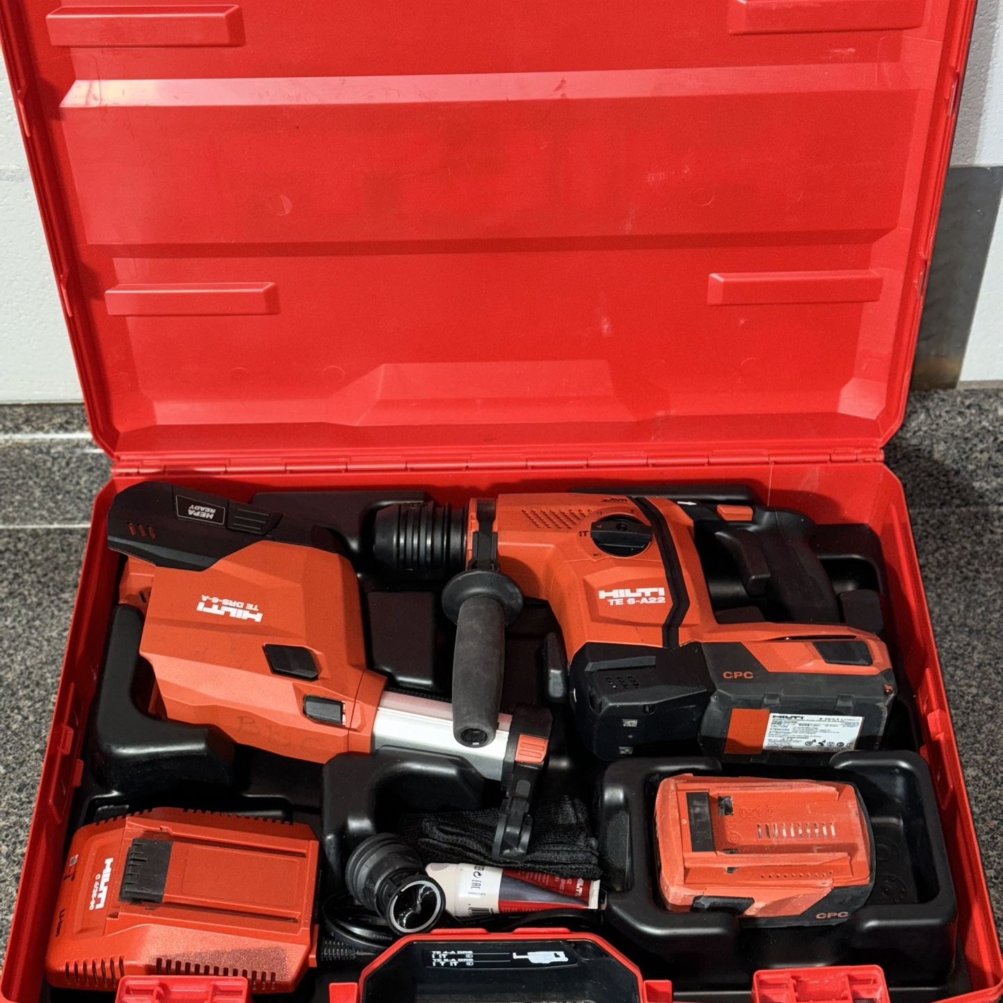 Hilti TE 6-A22 Hammer Drill w/TE DRS-6-A Dust collector, Batteries 