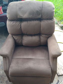 Brand new lift chair